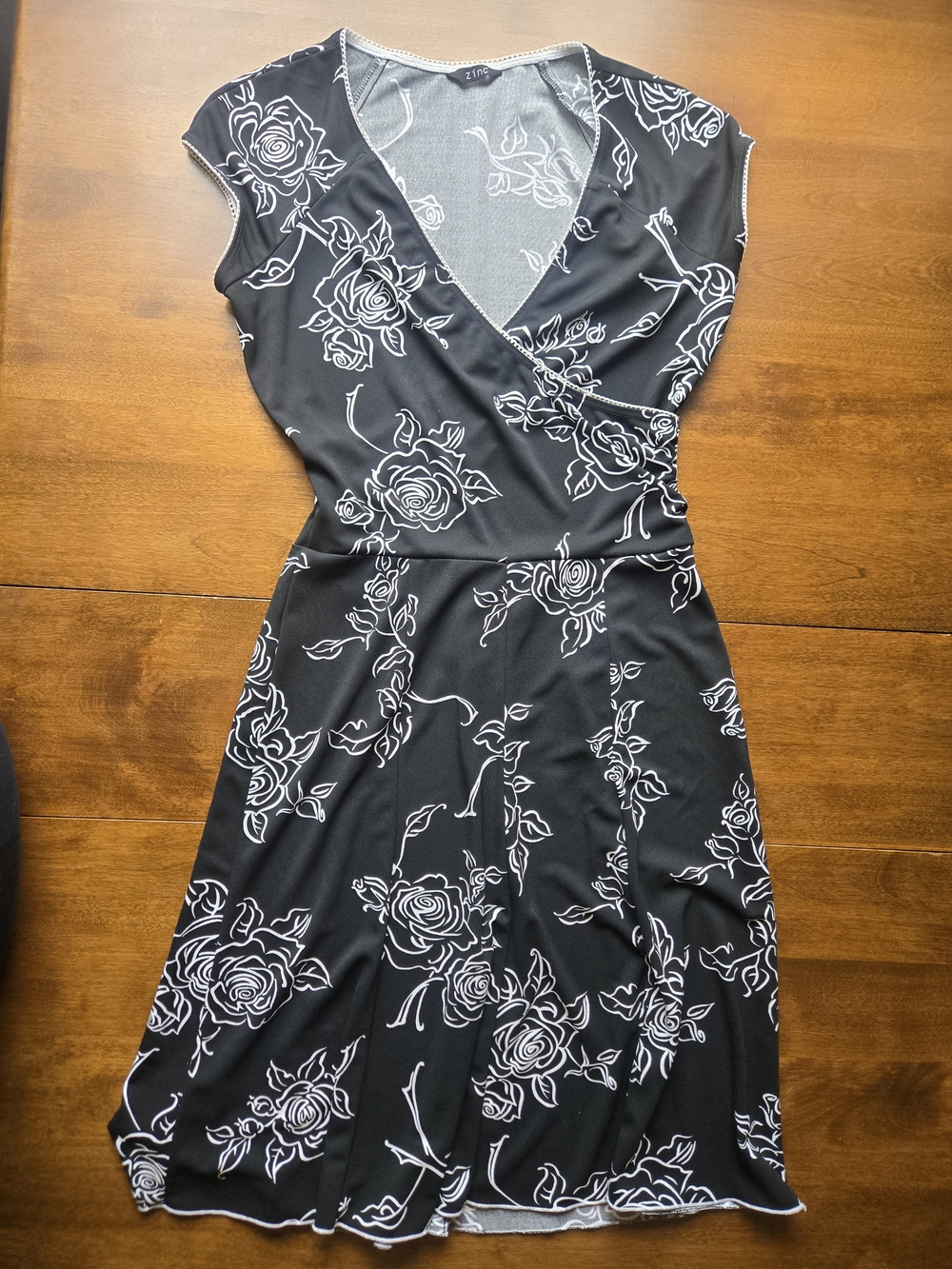 Zinc Black White Rose Floral Faux Wrap Dress Women's XS Small Stretch Midi Dress